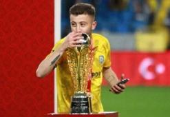 Kocaeli'de silahlı saldırı! 1'i futbolcu 3 yaralı