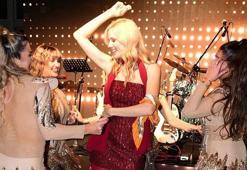4 çocuk annesi Wilma Elles şov yaptı! Dansçılara taş çıkardı