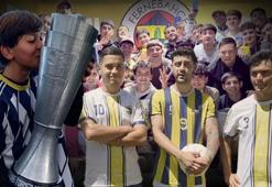 Şarj aleti istedi, hayatı sarı-lacivert oldu! 12 bin kilometre ötede 'çubuklu' fırtınası