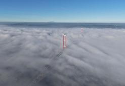 Sis bulutlarının arasından beliren 1915 Çanakkale Köprüsü büyüledi