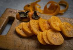 Cennet hurmasını böyle kesince tadı değişiyor: Bıçak mı kaşık mı? Doğru kesmenin püf noktaları