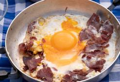 Her gün yiyoruz ama kalbi yoruyor: Uzmanlara göre sofradaki en tehlikeli 3 gıda