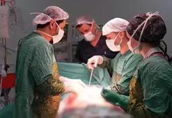 Şişkinlik şikayetiyle gitti, karnından 2 kilo 200 gram ağırlığında tümör çıktı