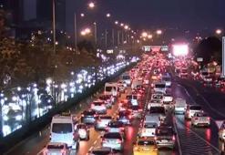 İstanbul'da trafik kilitlendi! Yoğunluk yüzde 90'a çıktı