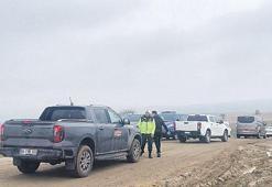 Düşen jet mercek altında