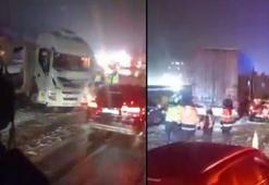 Bolu Dağı'nda yoğun kar yağışı! 6 araçlı zincirleme kaza meydana geldi