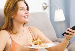 TV karşısında yemek bel çevresine gidiyor