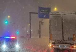 Kar İstanbul'un kapısına dayandı! Kar kalınlığı 40 santimetreyi geçti