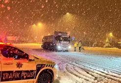 Kar yağışı nedeniyle D-100 Karayolu'nun Gerede-Karabük il sınırındaki bölünmüş yol kapandı