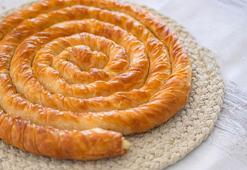 Börek yaparken herkes yufkaya bakıyor! Asıl sır içindeki harçta gizliymiş