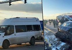 Servis minibüsü ile otomobil çarpıştı: 9 yaralı