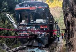 Tarihi demir yolunda facia! Trenler kafa kafaya çarpıştı