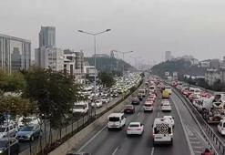 İstanbul'da yılın son mesai gününde trafik yoğunluğu yüzde 74'e çıktı