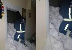 Çığ felaketi mahalleyi vurdu! 22 ev tahliye edildi, 1 kişi kurtarıldı