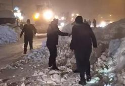 Bitlis'te yakıt tankerinin üzerine çığ düştü! Sürücü sağ kurtarıldı