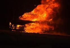 Karlı rampada zorlanan araç alev alev yandı! Sürücü yanan araçta para ve altınlarını aradı