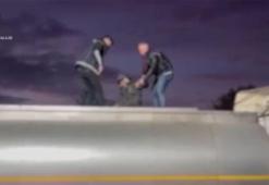 Atık tankerinde özel bölmelerde 32 göçmen çıktı: 4 insan kaçakçısı tutuklandı