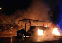 Otoyolda 39 yolcusu bulunan otobüs alev alev yandı