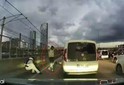 Bursa’da pes dedirten görüntü! Çarptığı kadını bırakıp aracını kontrol etti