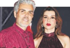 Hem söyledi hem oynadı