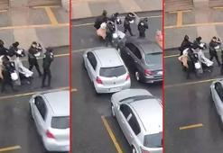 Bebeğini fırtınadan polislerle korudu! Annenin sözleri duygulandırdı: 'Hayatımın en zor anıydı'