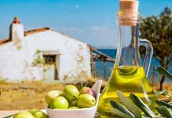 Zeytinyağı alırken 2 kere düşünün! Kokusundan ve tadından kendini ele veriyor