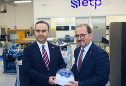 Bakan Kacır'dan Endüstriyel Tasarım ve Prototipleme Merkezi'ne ziyaret