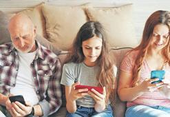 Anne-baba telefona dalmışken çocuğuna ‘ders çalış’ diyemez