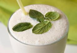 Ayrana 1 kaşık ekleyip içmek yetiyor: Bağırsakları motor gibi çalıştıran gizli formül!