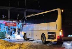 Elazığ'da facianın eşiğinden dönüldü: Otobüs devrilmekten son anda böyle kurtuldu