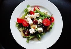 Ne limon ne sirke! Meğer en sağlıklı salata sosu buymuş