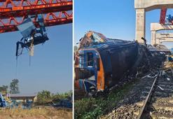 Üzerine vinç düşen tren raydan çıktı! Çok sayıda ölü var