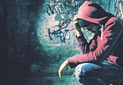 Z Kuşağını Anlama Kılavuzu: Ailesiyle bağ kuramayan çocuk bağımlılığa yatkın olur