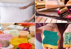 Evde her gün elinizin gittiği bu 10 eşyayı hemen çöpe atın! Bakteri ve kir yuvasıymış