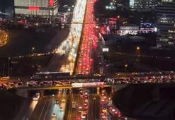 İstanbul'da trafik yoğunluğu yüzde 87'ye ulaştı! O anlar havadan görüntülendi