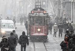 İstanbul için kar uyarısı! Valilik yağışın başlayacağı saati duyurdu