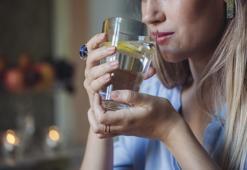 Zayıflamak isteyenler dikkat! Aç karnına içenlerde yağları foşur foşur eritiyor: Sabahları bu 3 karışımı içenler hızla kilo veriyor