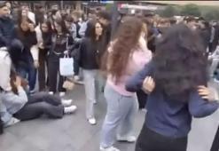 Maltepe AVM’de kızlar arasında saç saça kavga! O anlar kamerada