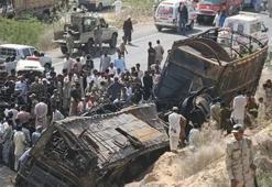 Pakistan'da feci kaza! 24 ölü, 45 yaralı