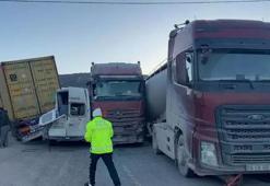 11 aracın karıştığı zincirleme kaza! Tırlar, otomobiller birbirine girdi