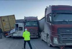 Peş peşe çarpıştılar! Zincirleme kazada 11 kişi yaralandı