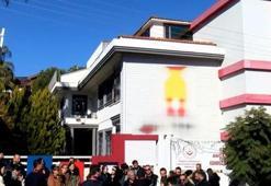 Karne almaya gelen veliler gözlerine inanamadı! 'Öğretmen ve öğrenciler ağlıyordu'