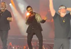 Tarkan konserinde Cem Yılmaz sürprizi! Kuzu kuzu düeti geceye damga vurdu