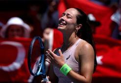 Arkanda bayrak yanında Türkiye! Zeynep Sönmez teniste tarih yazıyor