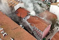 İstanbul Fatih'te dergahta yangın paniği! Bitişiğindeki tahta bina kül oldu