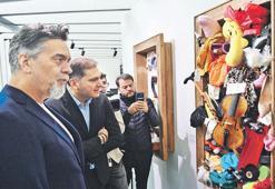 Annesinin heykelini yapacak