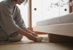 Japon uzmanlar öneriyor: Yatak odasındaki görünmez düşmanı yok ediyor! Her gece bir kap kabartma tozu koyun