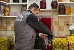 40 yıldır dededen kalma mesleği devam ettiriyor! Bu dükkanda 'doğal ilaç' var