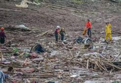 Endonezya'da toprak kayması faciası 16 can kaybı