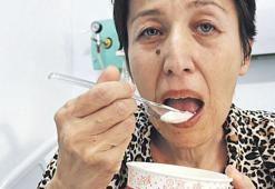 Artık 'kaygısızca' yiyebiliyor: 2 yıl sonra fasulye yemenin mutluluğu